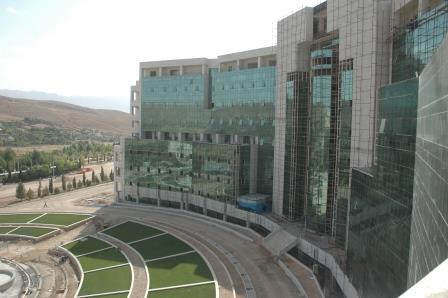نمای بیرونی بیمارستان